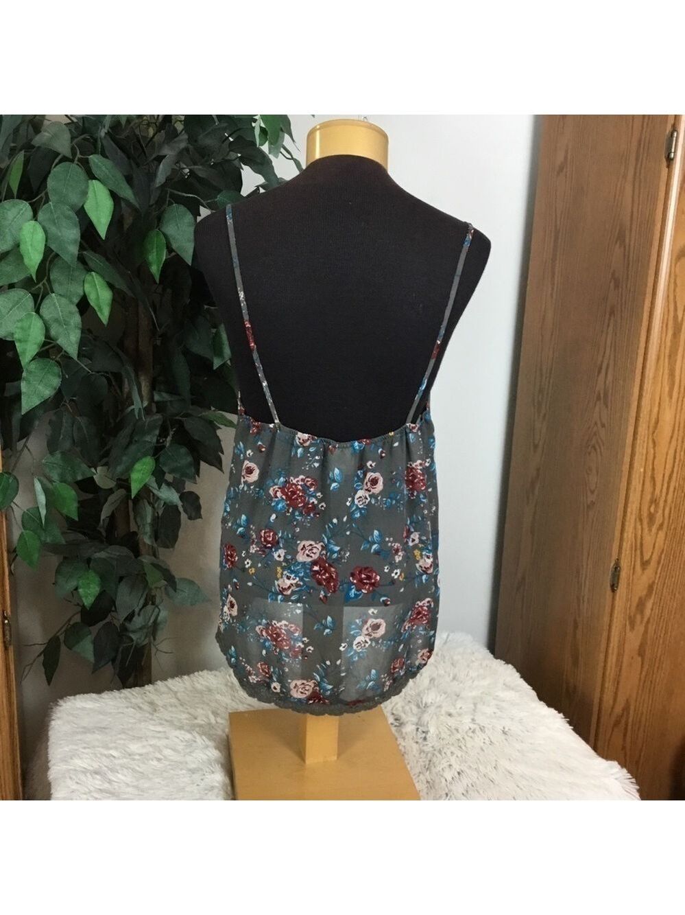 SELF Esteem XL semi sheer floral cami with crochet details - Picture 4 of 12